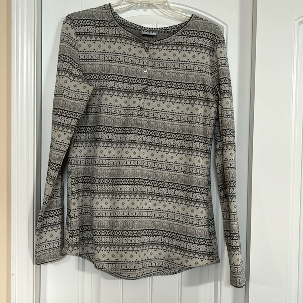 Columbia thermal Henley shirt. Long sleeves. Women size XL  Used